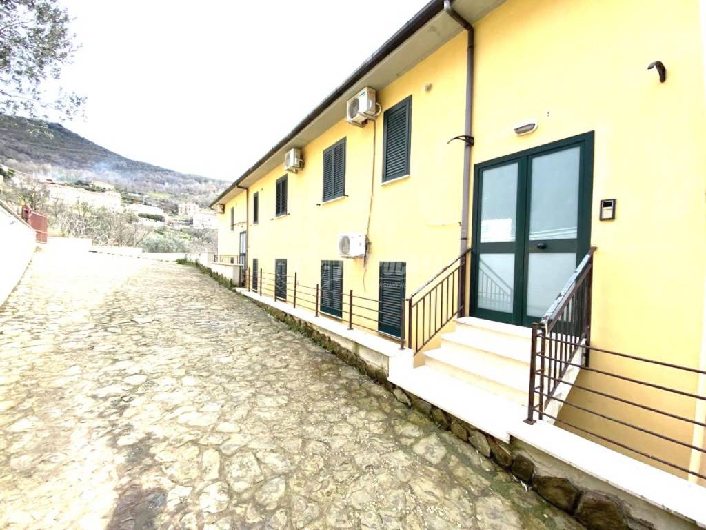 Appartamento in vendita a San Mauro Cilento via Convento