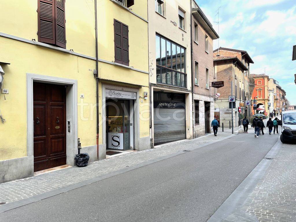 Negozio in vendita a Imola via Appia, 72