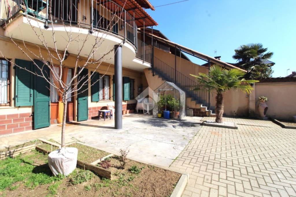 Casa Indipendente in vendita a Santena via Minocchio, 5