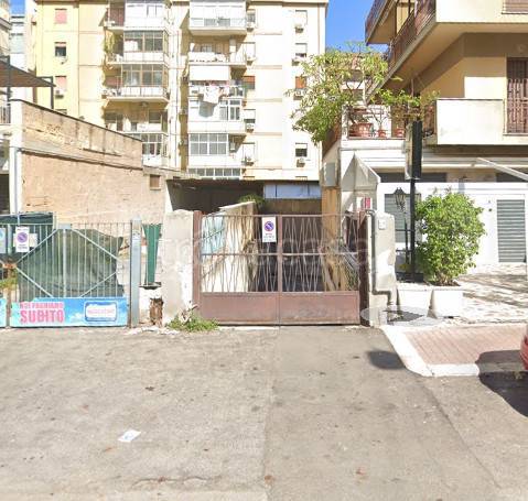 Garage in affitto a Palermo via Empedocle Restivo