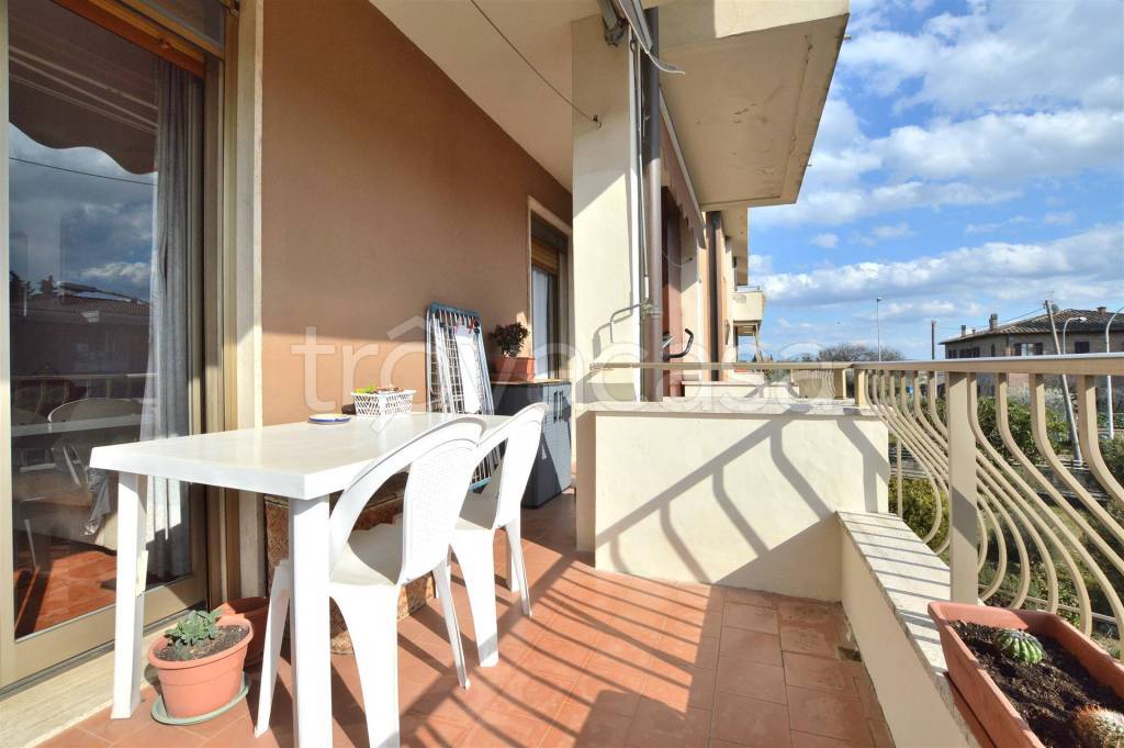 Appartamento in vendita a Castelnuovo Berardenga piazza Guido da Siena