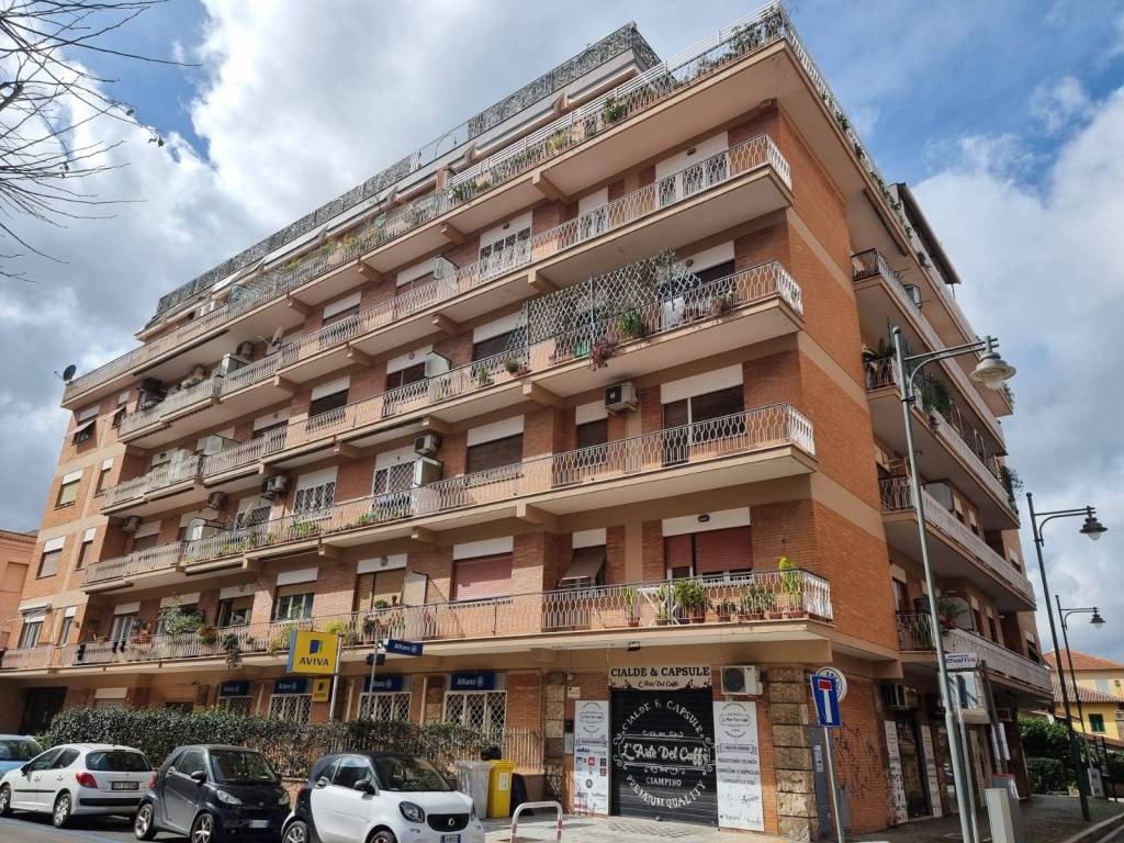 Appartamento in vendita a Ciampino via San Francesco d'Assisi, 82