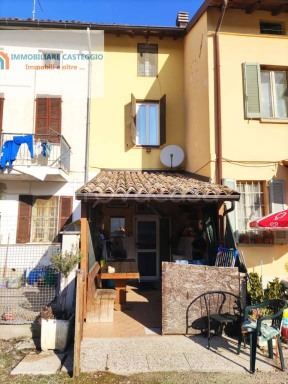 Villa a Schiera in vendita a Santa Giuletta via San Carlo