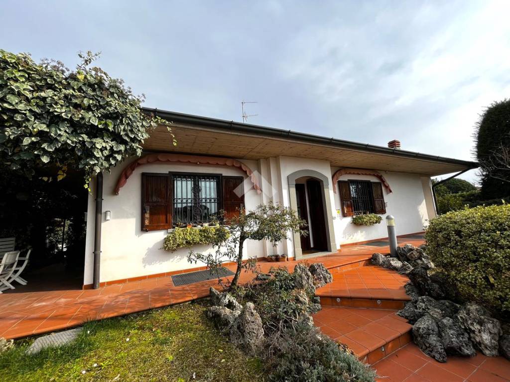 Villa in vendita a Costa di Mezzate via Aldo Moro
