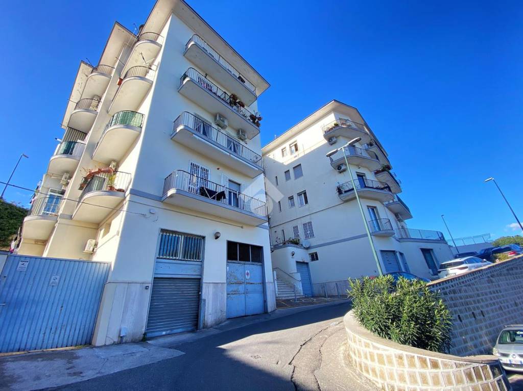 Appartamento in vendita a Napoli via Posillipo, 168