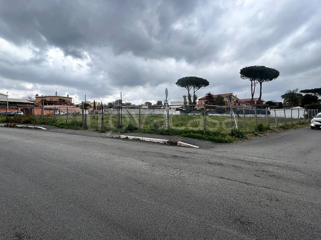 Terreno Residenziale in vendita a Roma via Dobbiaco