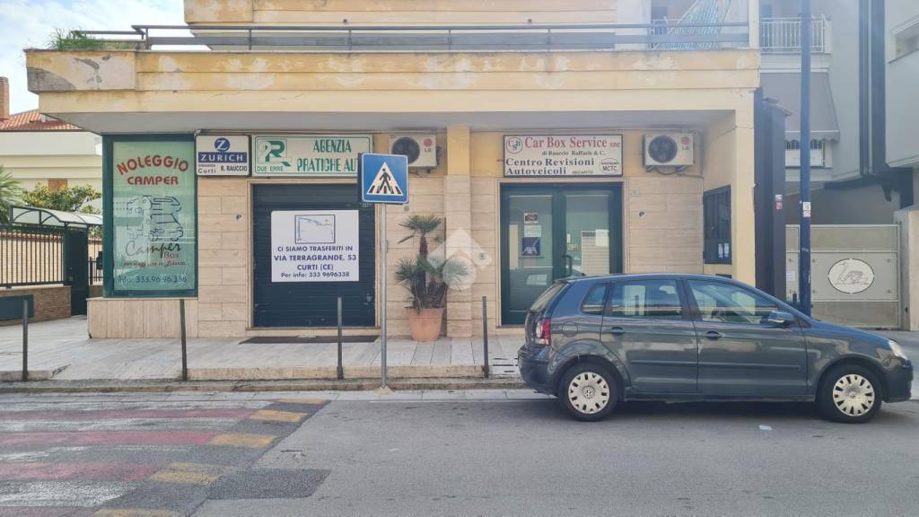Negozio in affitto a Curti via Vittorio Veneto, 54
