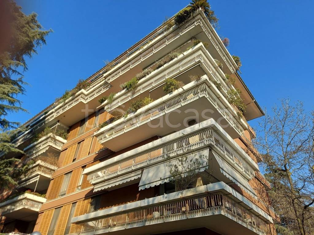 Appartamento in vendita a Milano via Feltre, 100