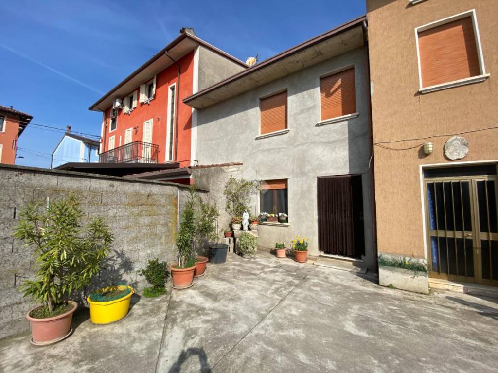 Casa Indipendente in vendita a Borgo San Giacomo via Cavour