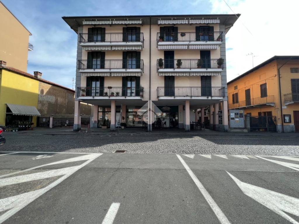 Appartamento in vendita a Santhià piazza v. Veneto, 26