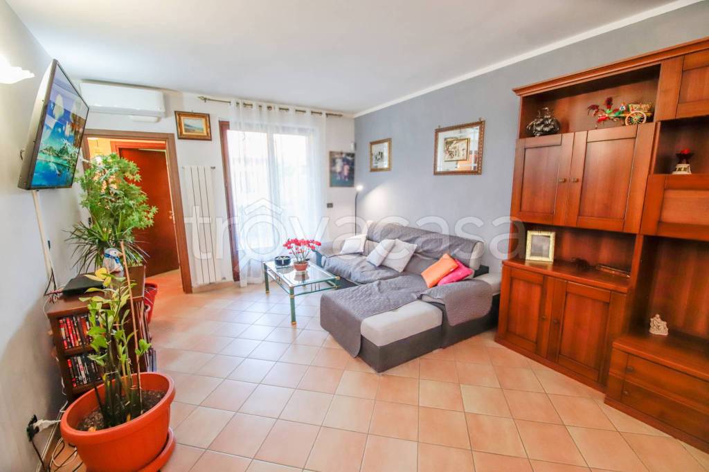 Appartamento in vendita a Rivarolo Canavese via Modesto Panetti
