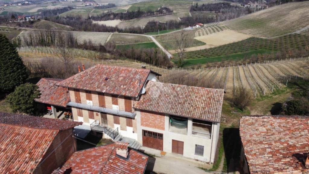 Casa Indipendente in vendita a Monforte d'Alba regione San Sebastiano, 75