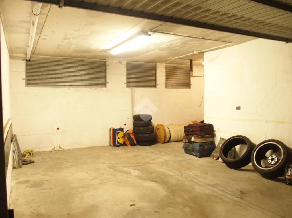 Garage in vendita a Castelfranco Emilia via Emilia Est