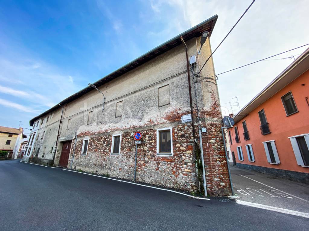 Villa a Schiera in vendita a Carpignano Sesia via Alessandro Manzoni, 26