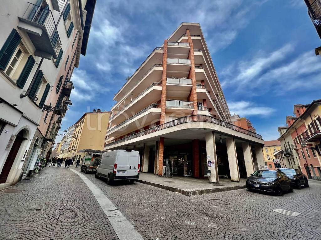 Appartamento in vendita ad Acqui Terme galleria Giuseppe Garibaldi, 4
