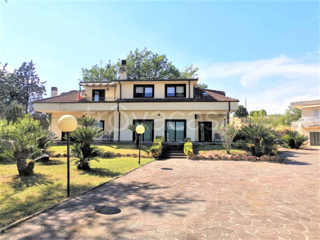 Villa in vendita a Fonte Nuova via Salvatoretto, 182