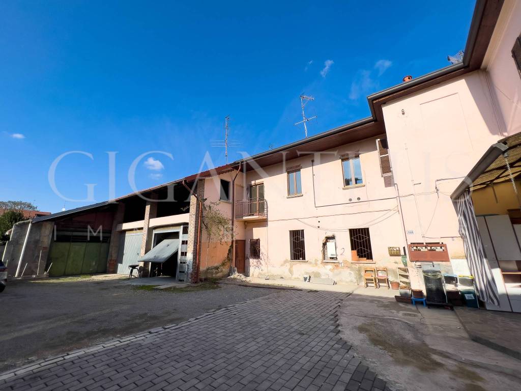 Appartamento in vendita a Tradate via Monte San Michele, 10