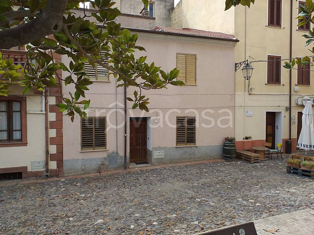 Casa Indipendente in in vendita da privato a Siligo piazza Grazia Deledda, 2