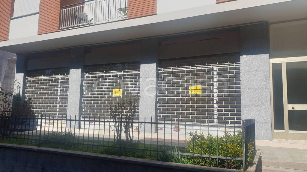 Negozio in vendita ad Asti via Porta Romana, 38