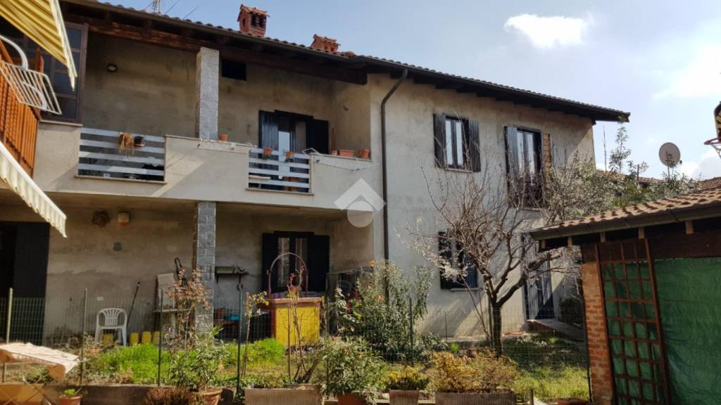 Casa Indipendente in vendita a Varallo Pombia via sempione, 1