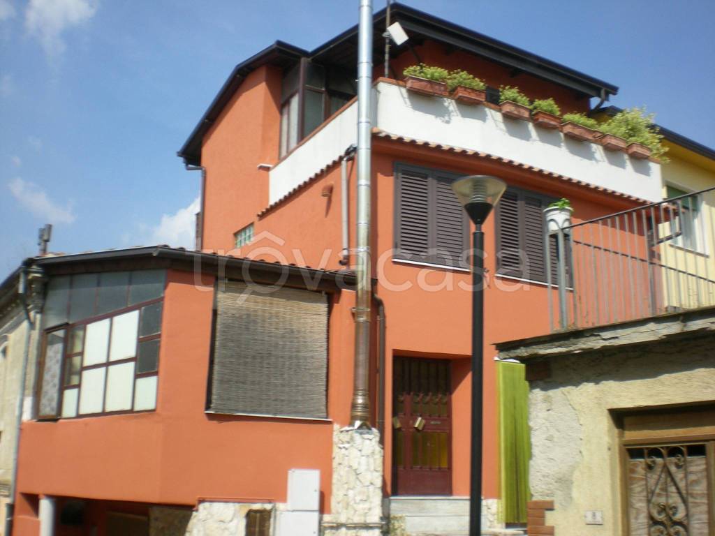Casa Indipendente in vendita a Sant'Angelo a Cupolo via Regina Elena