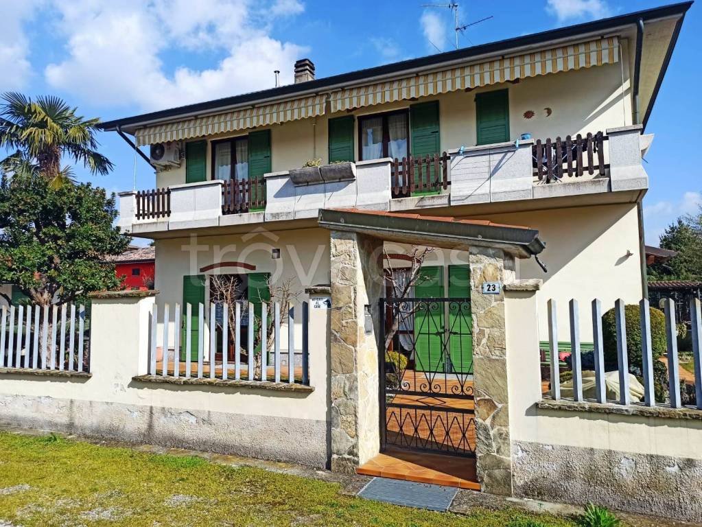 Villa in vendita a Boltiere