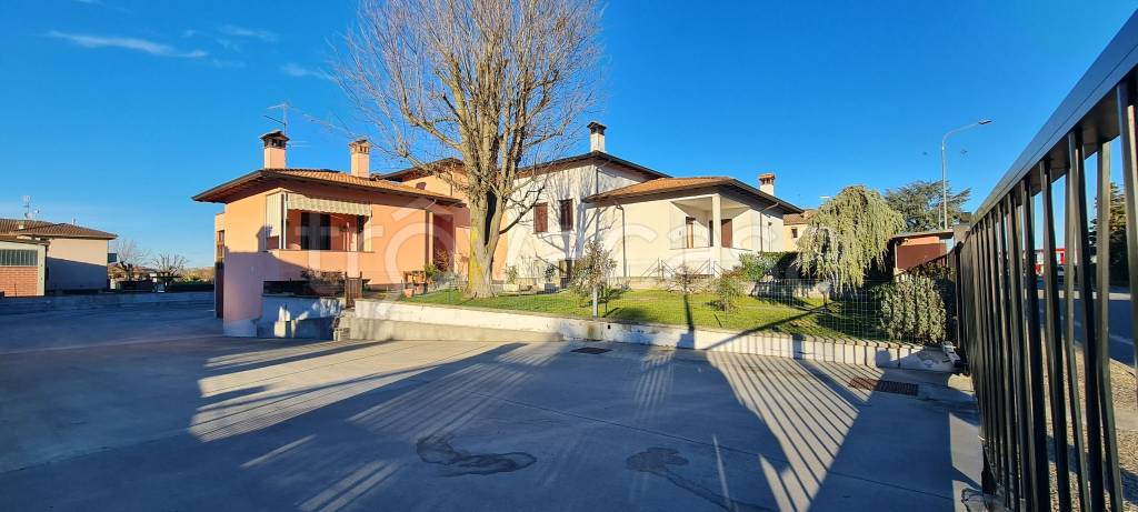 Villa Bifamiliare in vendita a San Giorgio Piacentino