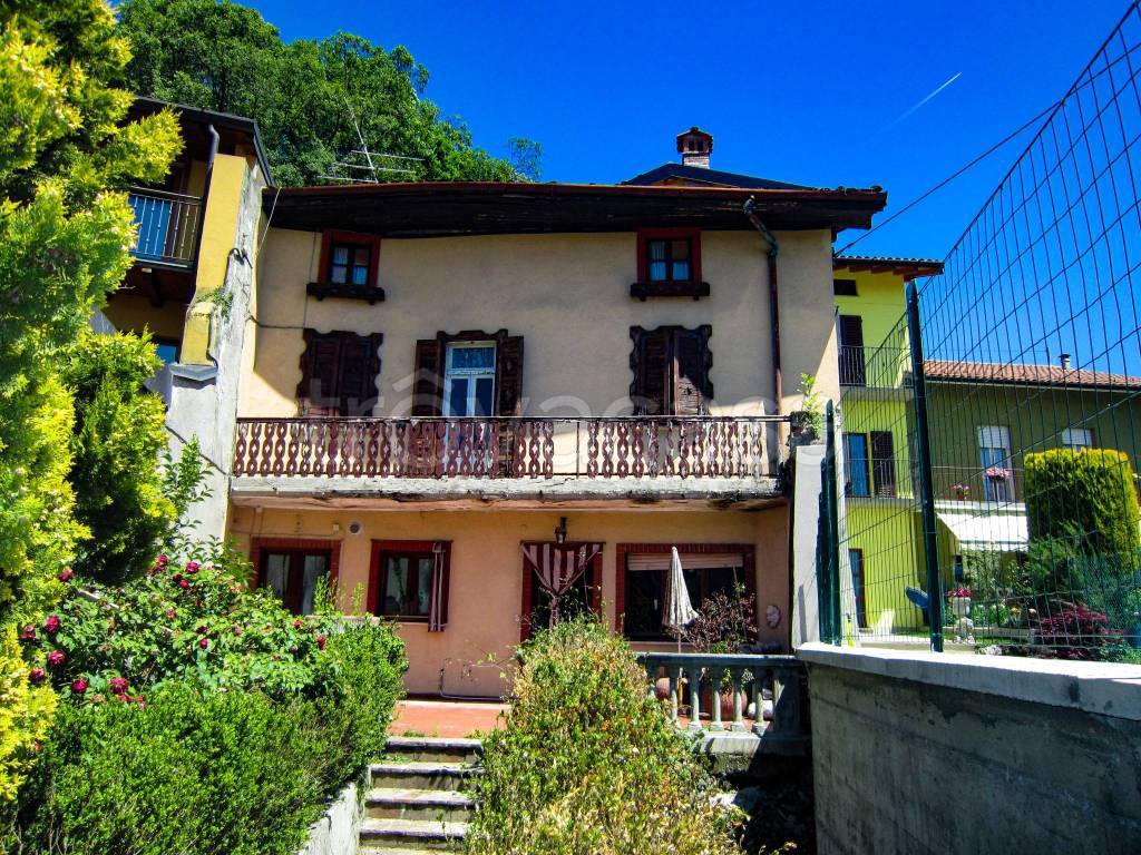 Casa Indipendente in vendita a Nembro via Enrico Talpino
