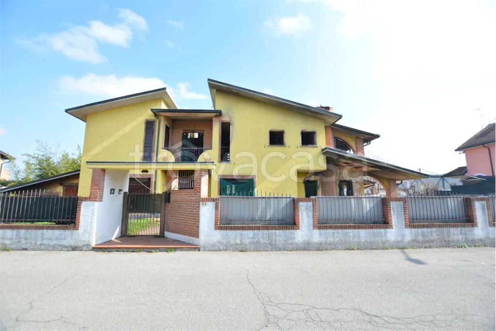 Villa in vendita a Caselle Lurani via Alcide de Gasperi, 24