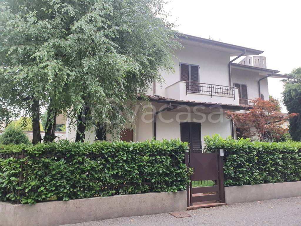Villa Bifamiliare in in vendita da privato a Bagnatica via Alessandro Manzoni, 3