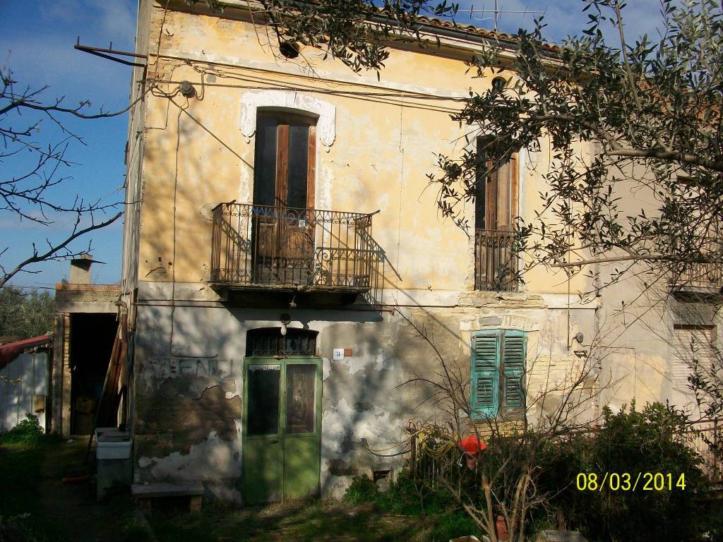 Intero Stabile in vendita a Castel Frentano via Assunta, 56