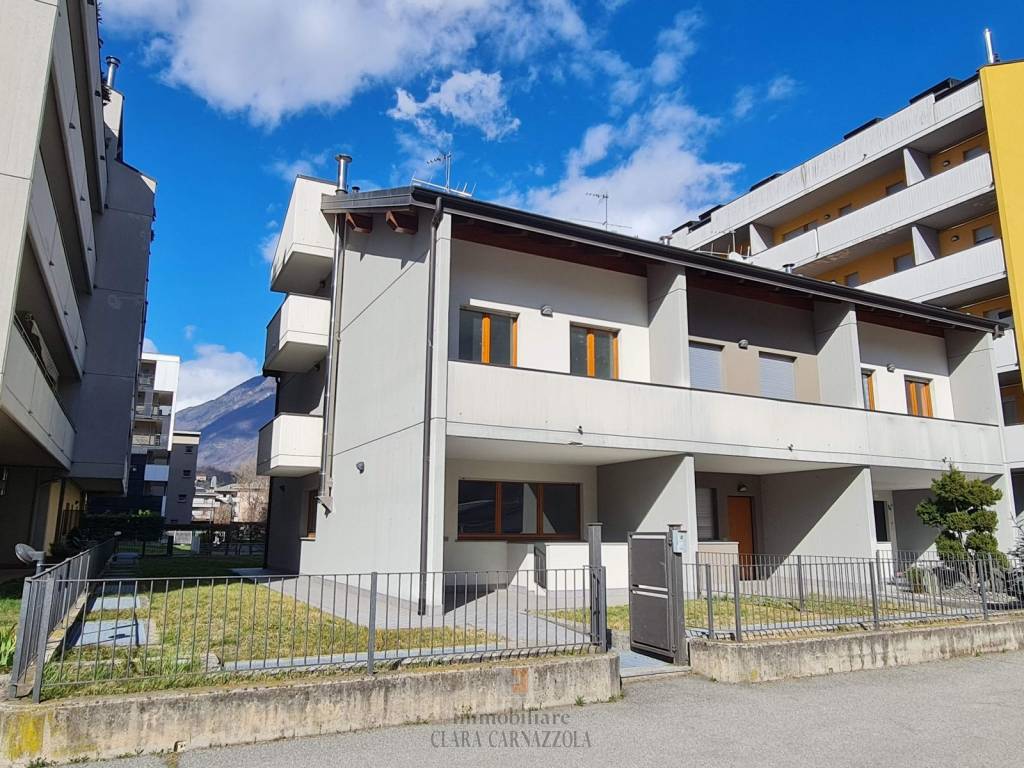 Villa a Schiera in vendita a Sondrio via Giuliani, 14