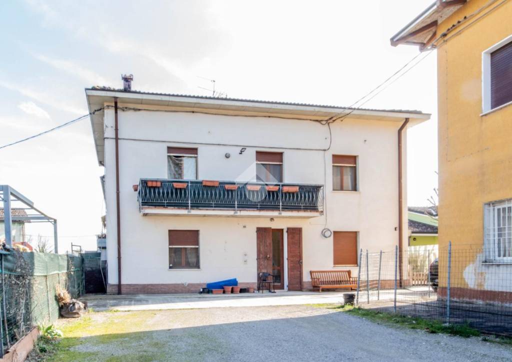 Casa Indipendente in vendita a Correggio via Fosdondo