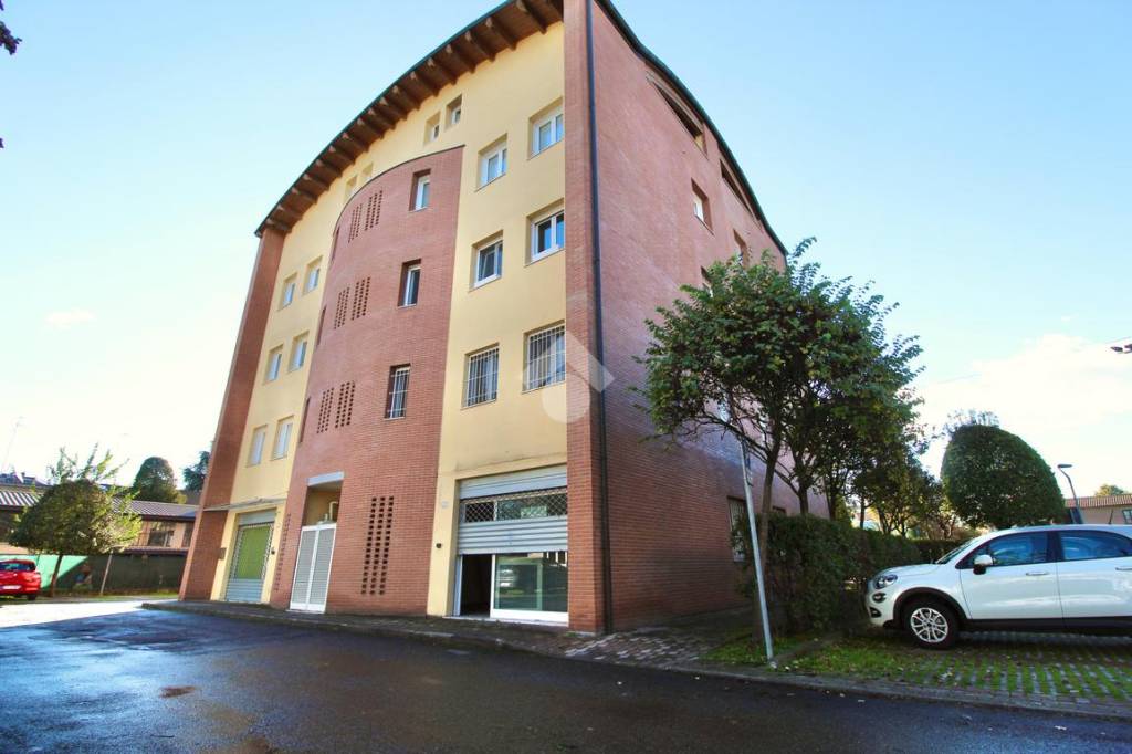 Ufficio in vendita a Reggio nell'Emilia via Brigata Reggio, 27
