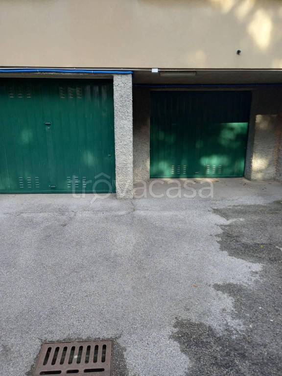 Garage in affitto a Malgrate via Gaggio