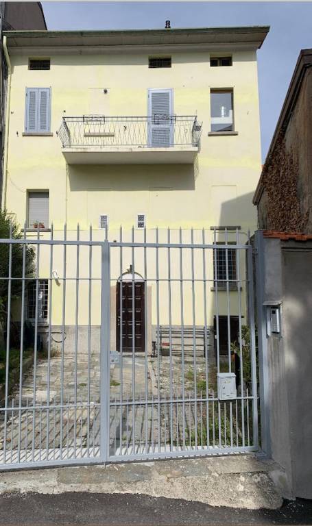 Villa Bifamiliare in vendita ad Alta Valle Intelvi via Ercole Ferrata