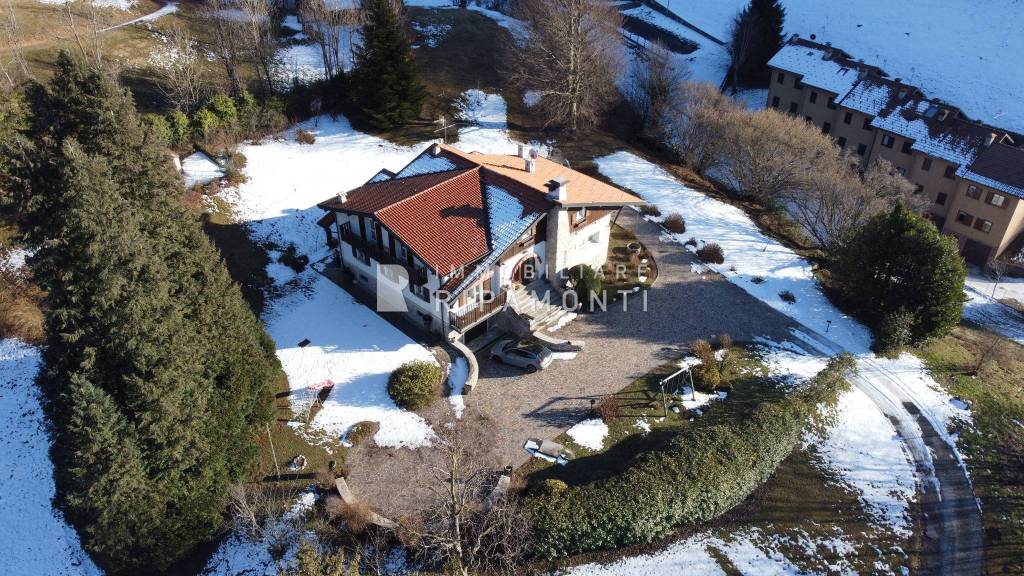 Villa in vendita a Cremeno via Case Manzoni