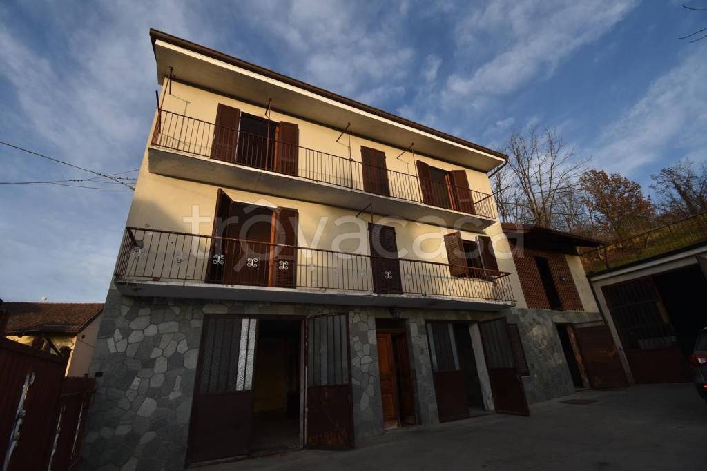 Casa Indipendente in vendita a Cisterna d'Asti frazione San Matteo Cima, 13