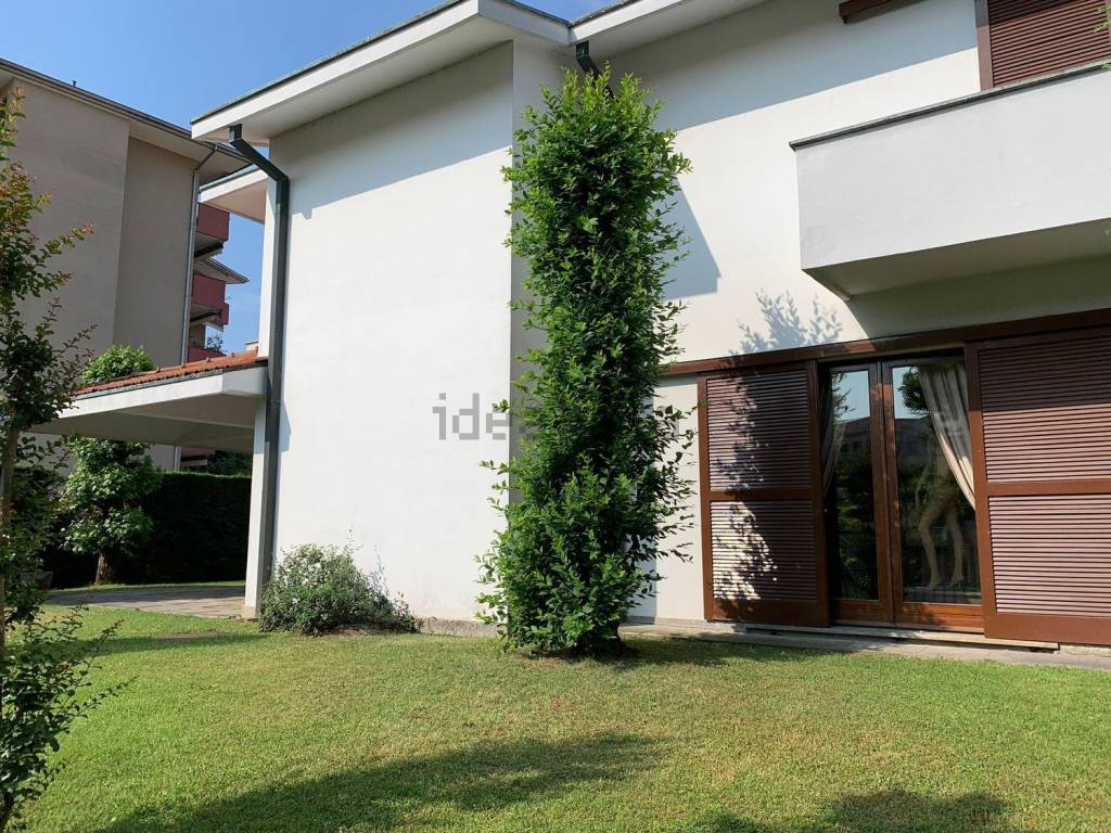 Villa Bifamiliare in vendita a Mortara via Luigi Cadorna