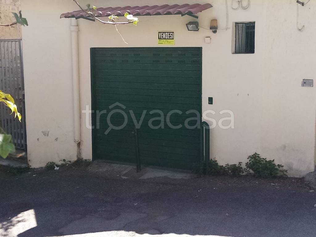 Garage in vendita a Napoli via Francesco Crispi, 74