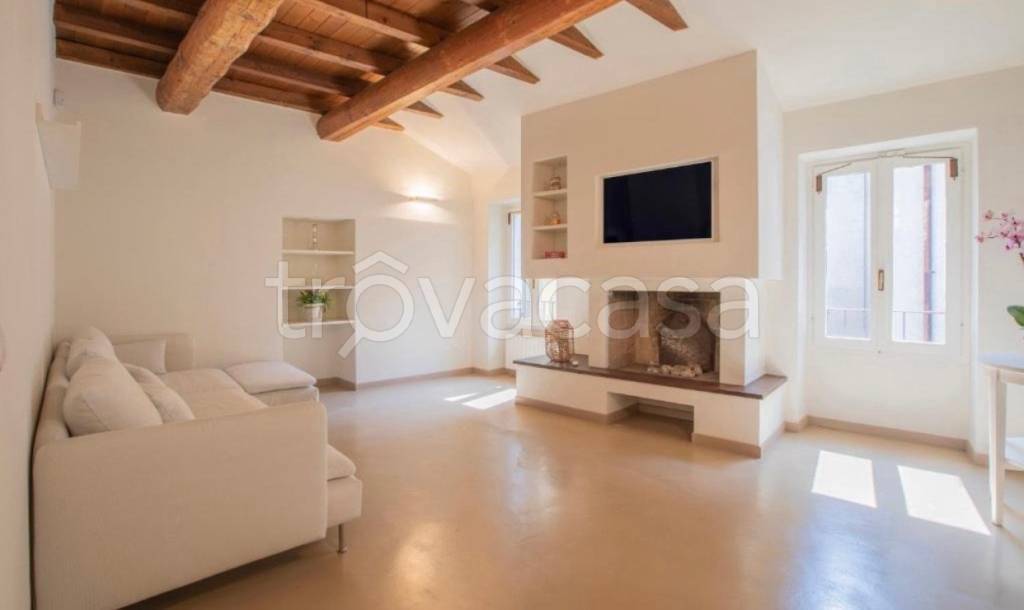 Appartamento in in affitto da privato a Desenzano del Garda via Girolamo Bagatta, 31