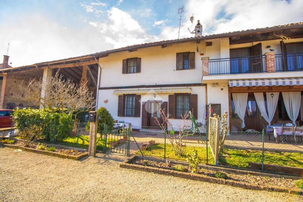 Casa Indipendente in vendita a Rivarolo Canavese via rivarossa, 58
