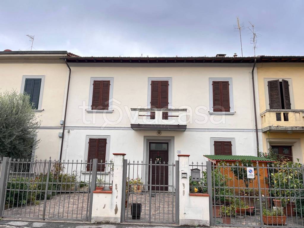Villa in vendita a Prato via Ciro Menotti