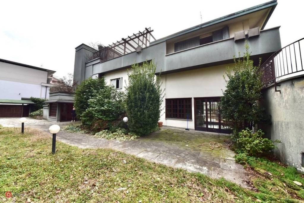 Villa Bifamiliare in vendita a Varedo via Monte Grappa