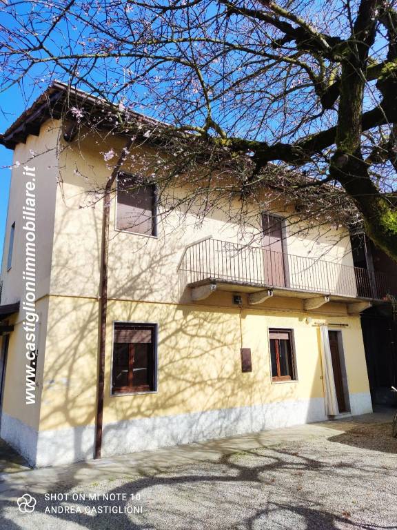 Casa Indipendente in vendita a Magenta via Milano, 8