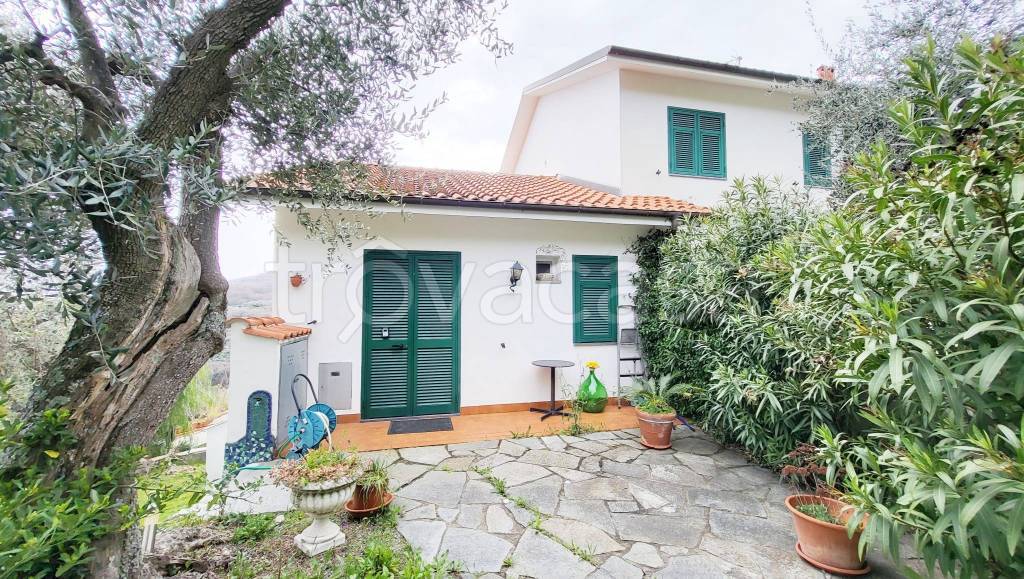 Villa a Schiera in vendita a Diano Arentino via San Benedetto