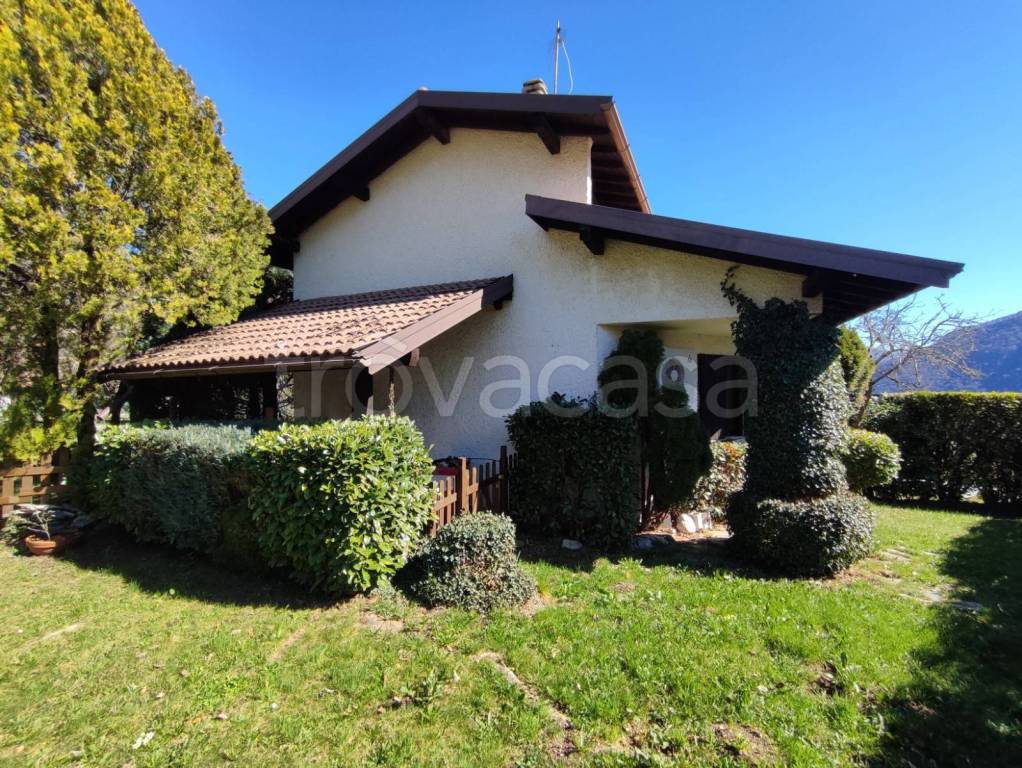 Villa a Schiera in vendita a Cerano d'Intelvi località Pianorto