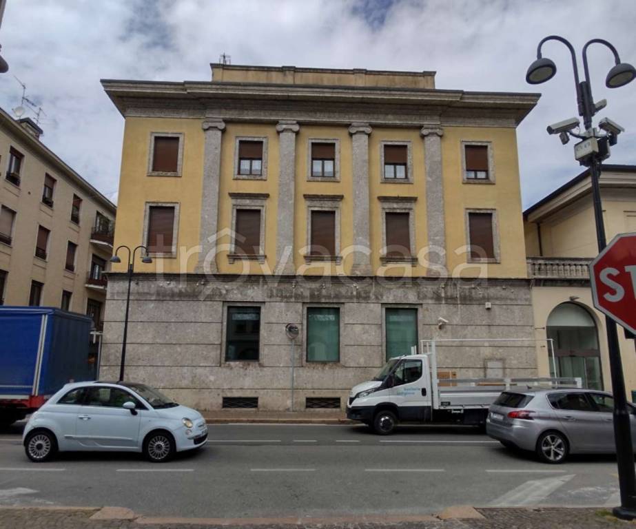 Filiale Bancaria in vendita a Cassano d'Adda via Veneto 40