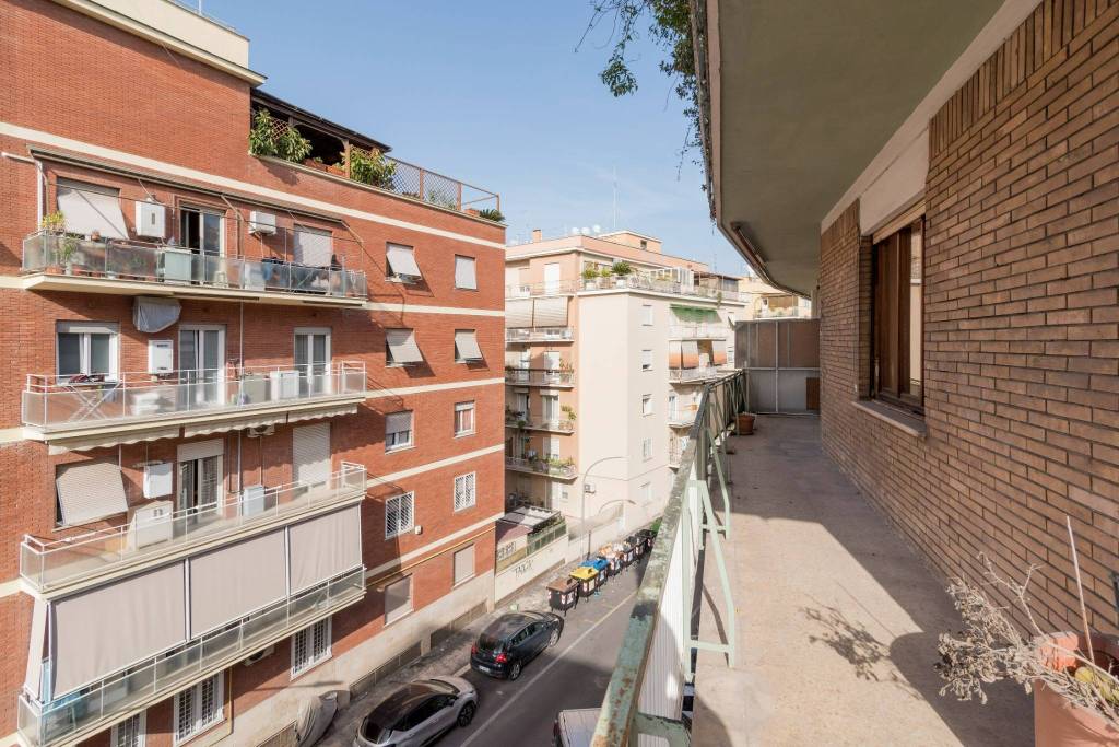 Appartamento in vendita a Roma via Innocenzo xi, 41