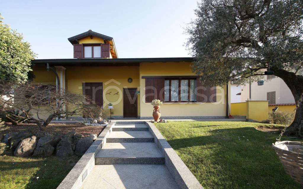 Villa in vendita a Parabiago via Friuli, 9